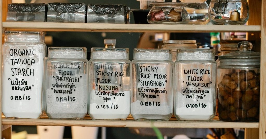 Stapsgewijze tips om de voorraadkast in de keuken te organiseren