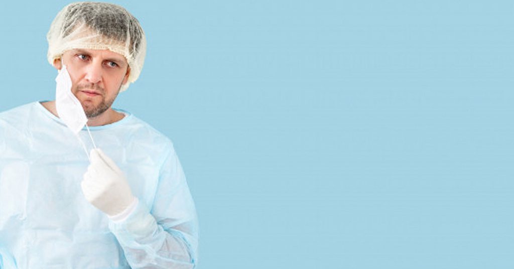 Cuál es la mejor manera de colocarse y quitarse una mascarilla