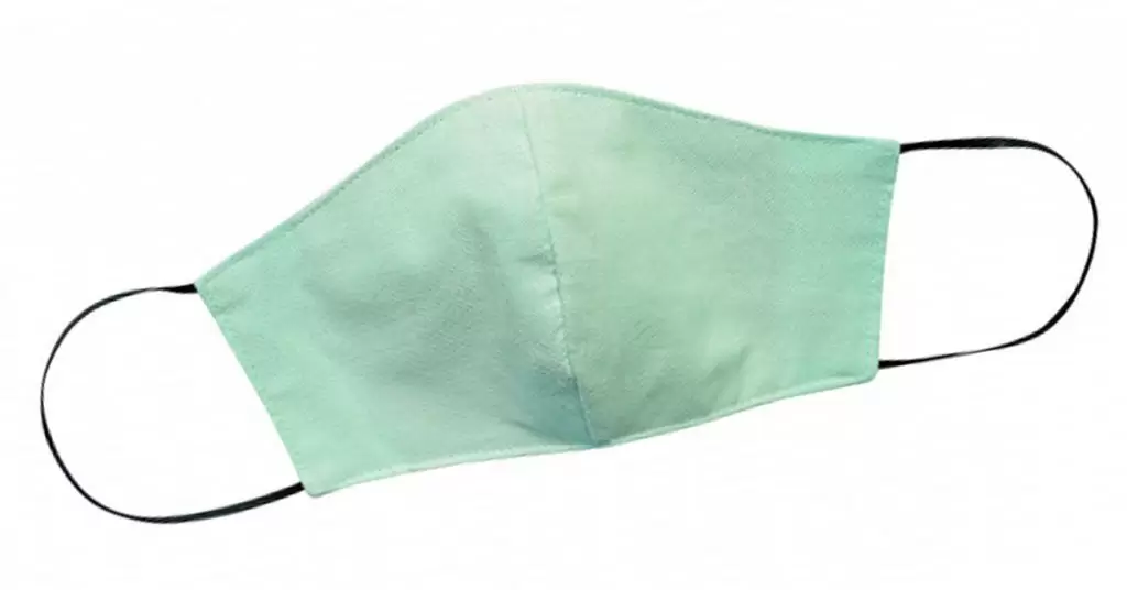 Mascarilla fabricada con tela con abertura para filtro