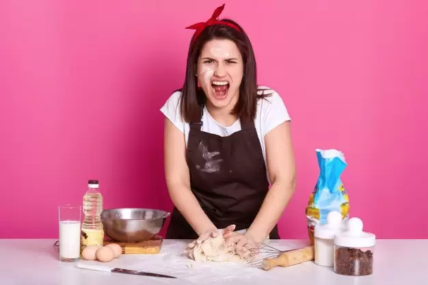 cocinera estresada