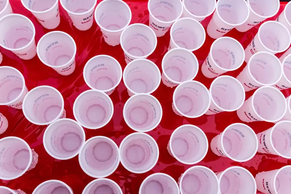 como personalizar vasos de plástico blancos